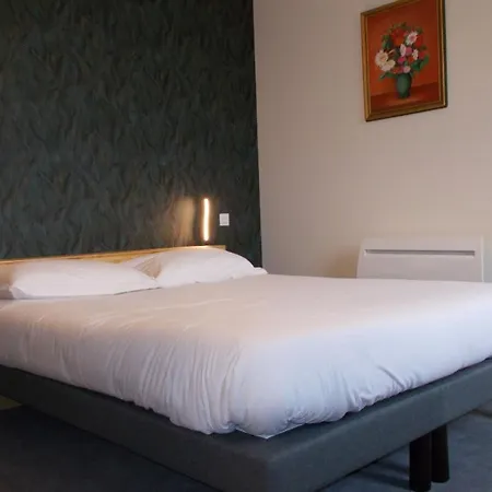 Logis De La Poste 2* Saint-Sauves- dʼAuvergne